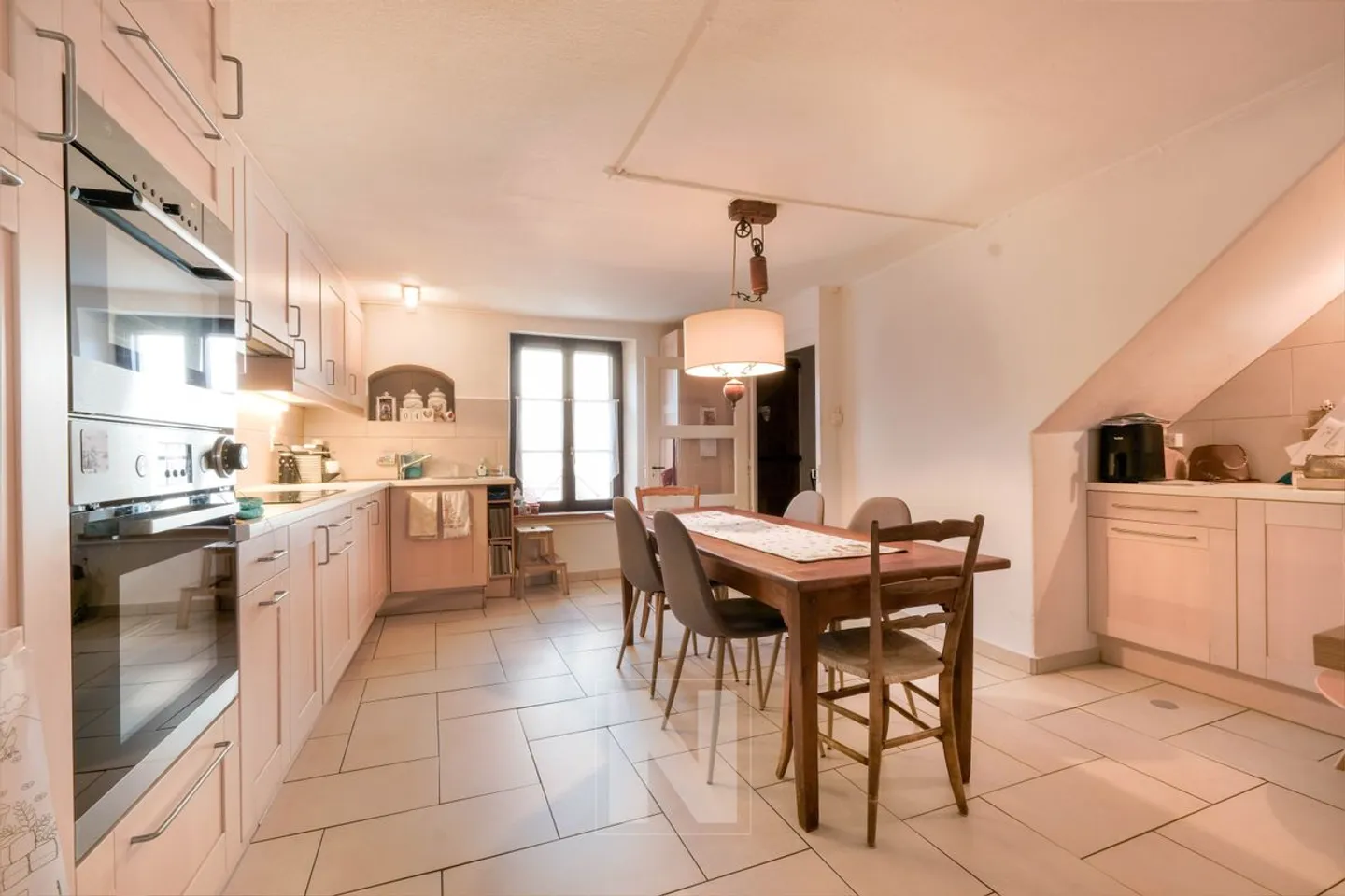Begnins - Village house with 5.5 rooms and 163m2 of living space with expansion potential - Photo 6 of 13