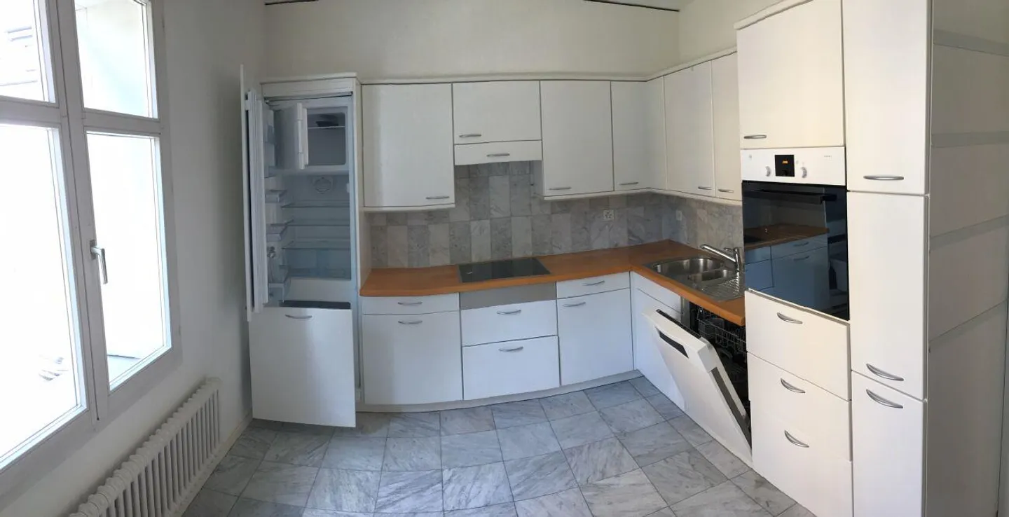 Appartamento spazioso con balcone ai margini del centro storico - Foto 5 di 9