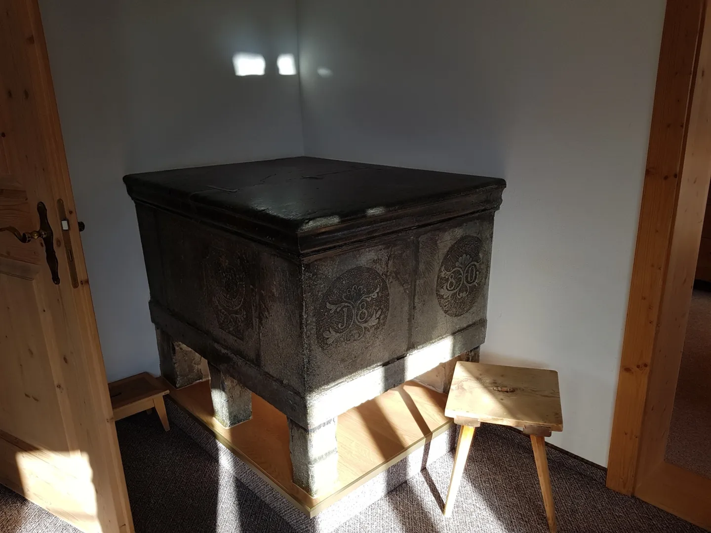 Newly renovated 5-room apartment with balcony, Andiast - Photo 2 of 11