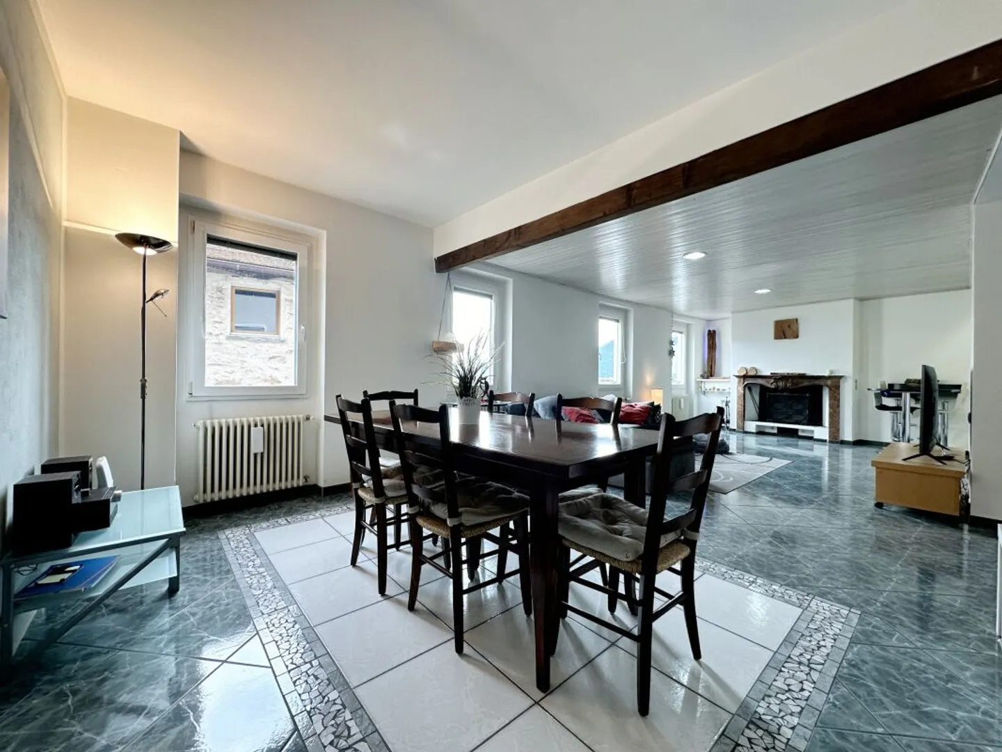 Casa bifamiliare adiacente con un totale di 5,5 stanze o 2 unità con 3,5 stanze ciascuna - Foto 2 di 9