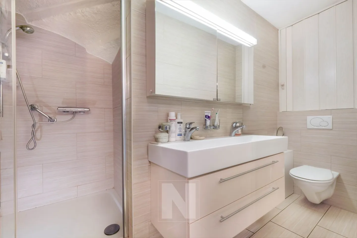 Begnins - Village house with 5.5 rooms and 163m2 of living space with expansion potential - Photo 10 of 13