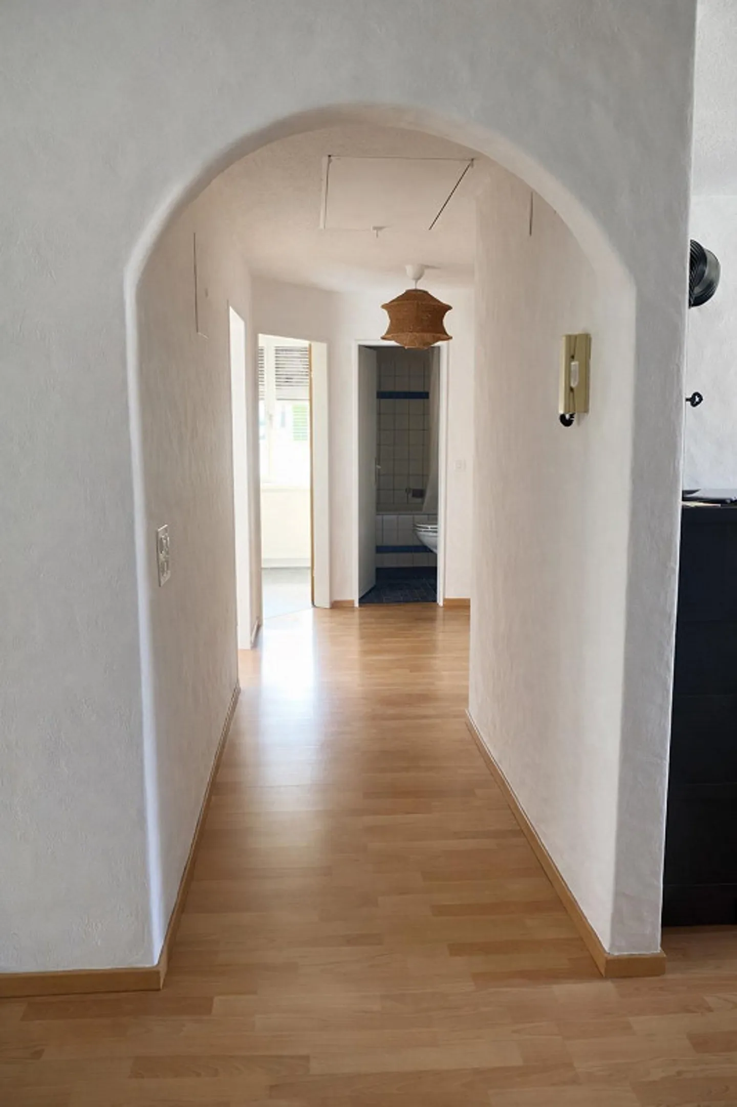 Appartamento luminoso e confortevole con tre stanze - Foto 2 di 7