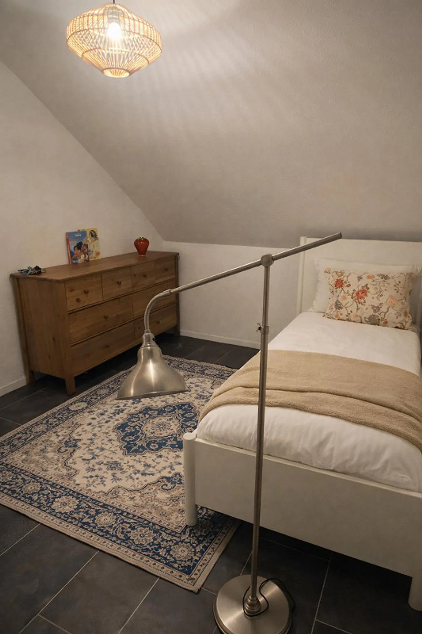 Appartamento luminoso e confortevole con tre stanze - Foto 6 di 7