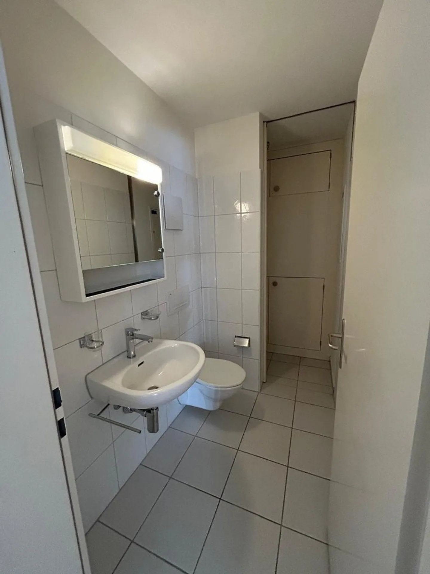 Vivre dans la nature - Appartement spacieux de 4,5 pièces avec terrasse de jardin - Photo 3 sur 12