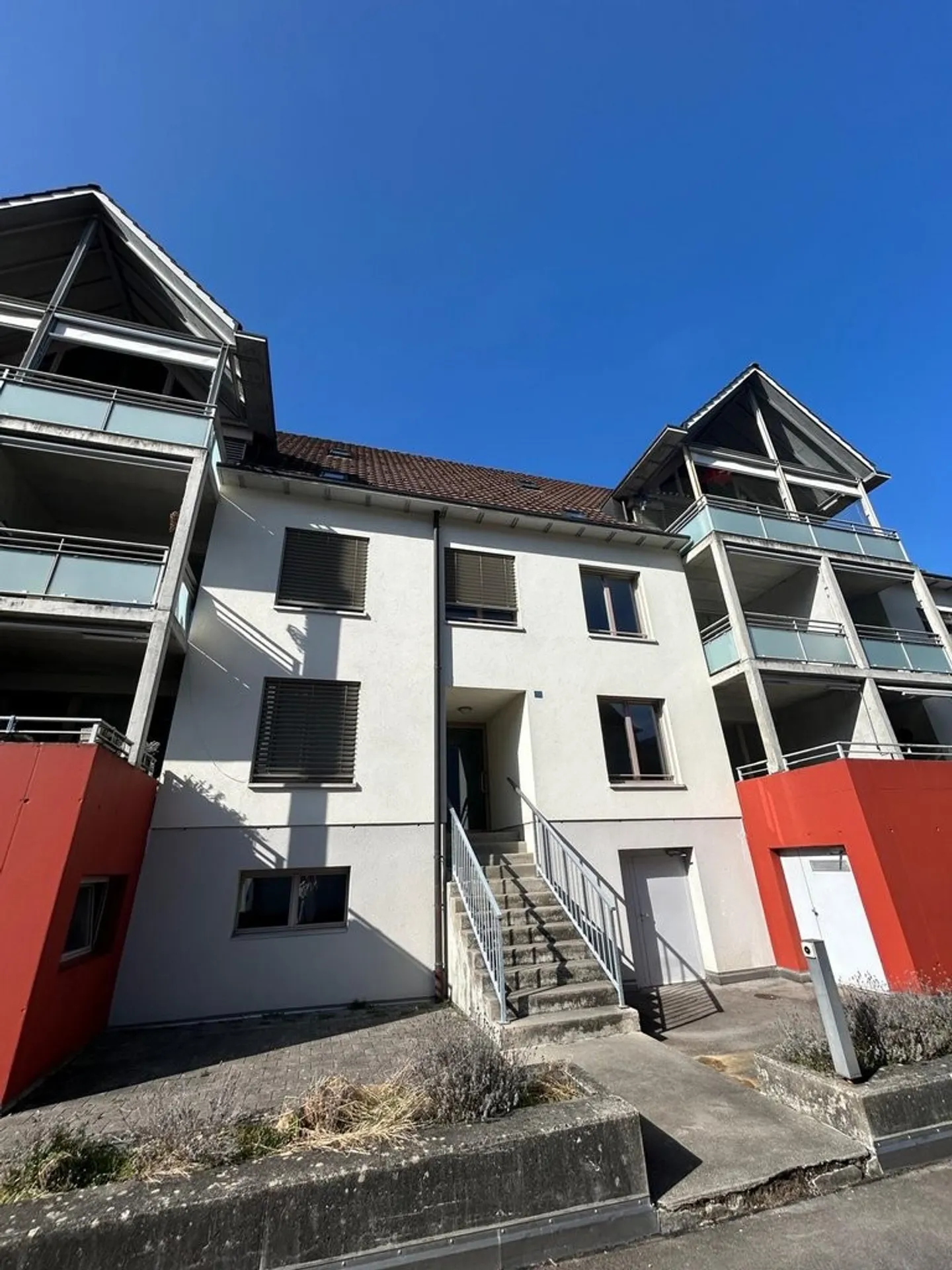 Vivre dans la nature - Appartement spacieux de 4,5 pièces avec terrasse de jardin - Photo 1 sur 12