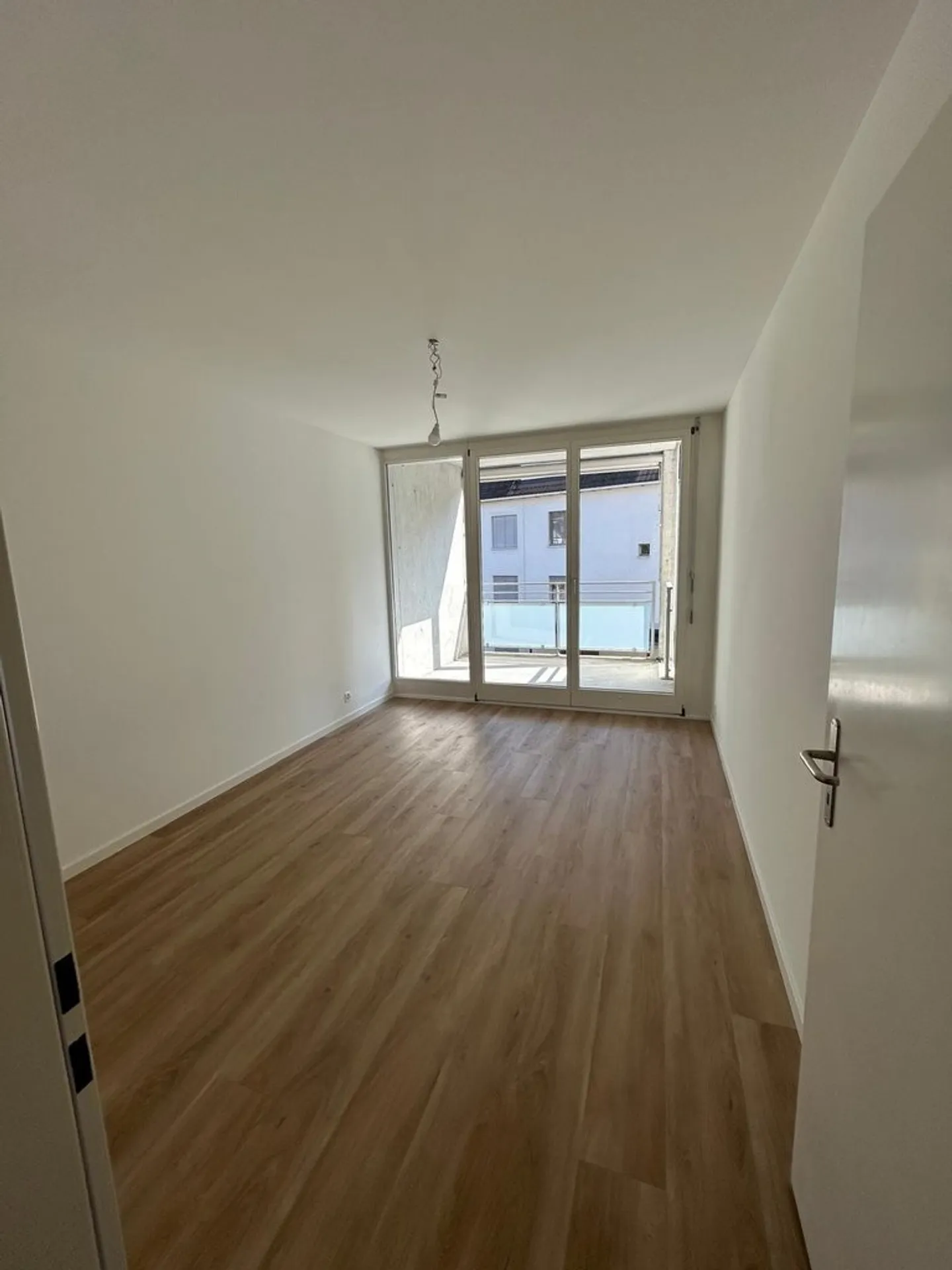 Vivre dans la nature - Appartement spacieux de 4,5 pièces avec terrasse de jardin - Photo 6 sur 12