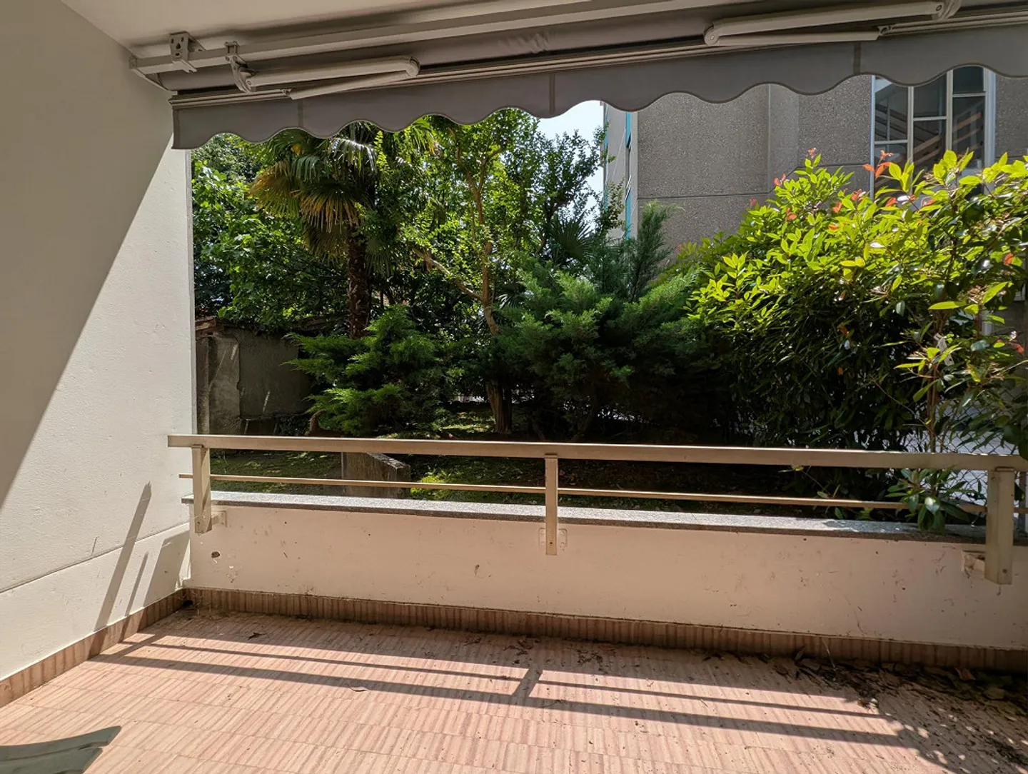 ACCOGLIENTE APPARTAMENTO DI 3.5 LOCALI CON TERRAZZA E GIARDINO" - Foto 8 di 13