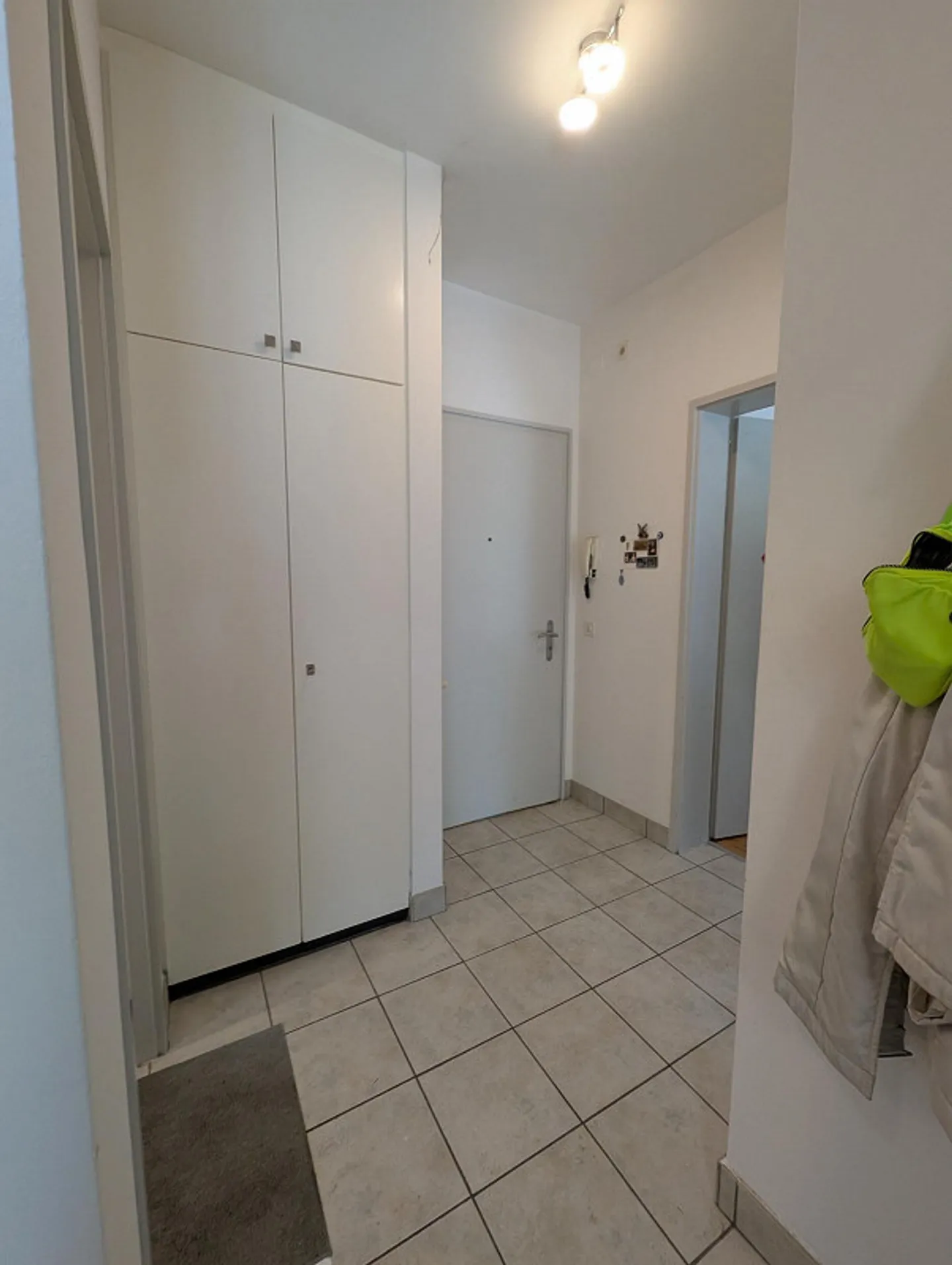 ACCOGLIENTE APPARTAMENTO DI 3.5 LOCALI CON TERRAZZA E GIARDINO" - Foto 9 di 13