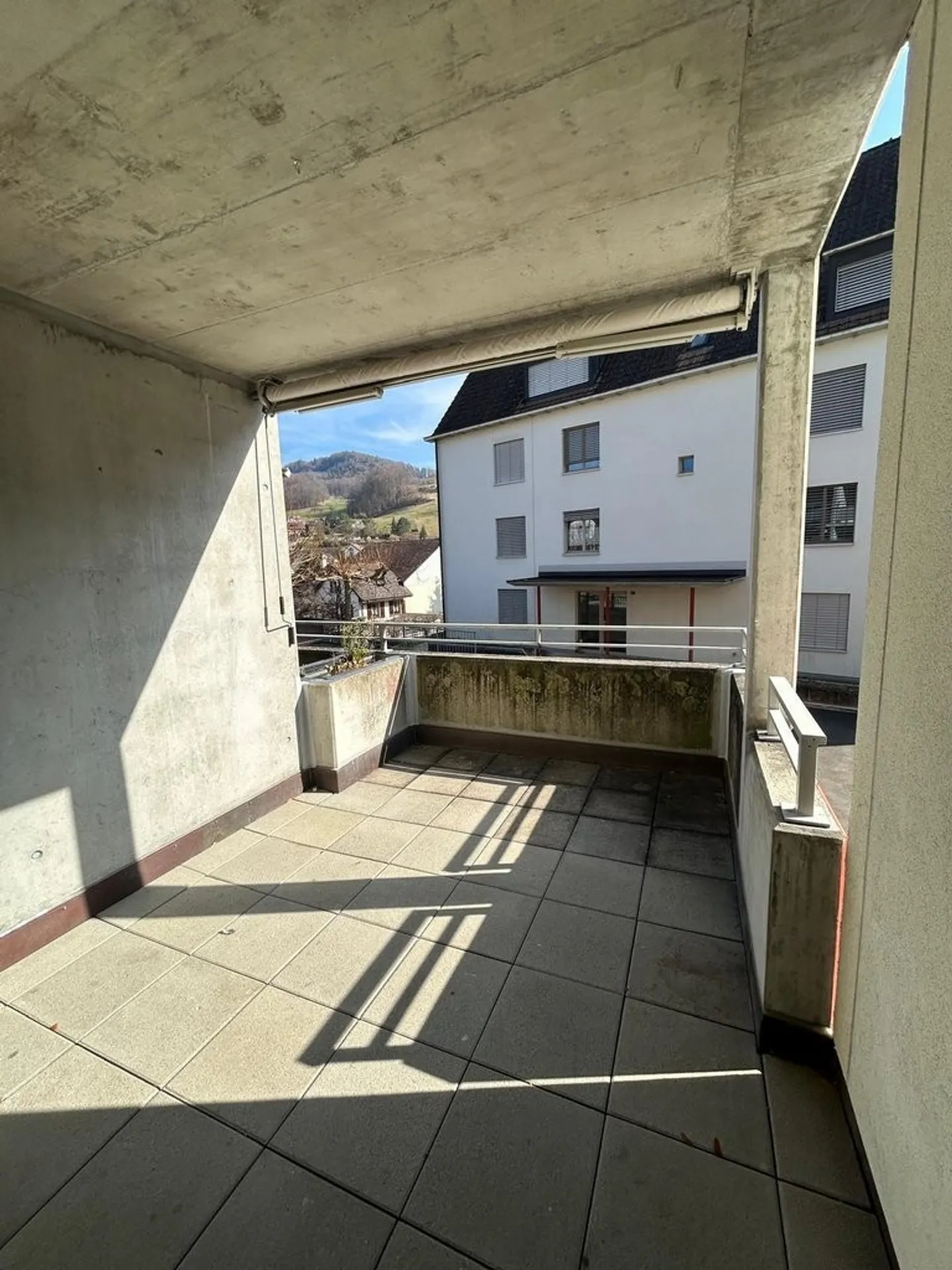 Vivre dans la nature - Appartement spacieux de 4,5 pièces avec terrasse de jardin - Photo 10 sur 12
