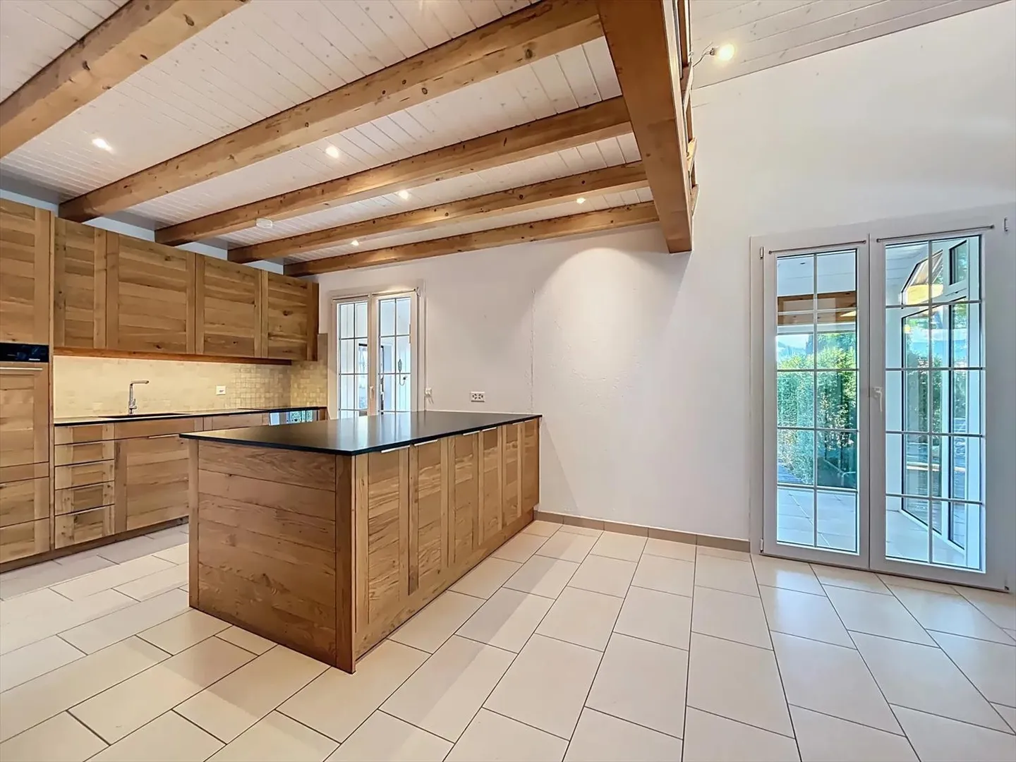 Magnifica villa familiare con studio privato! - Foto 4 di 13