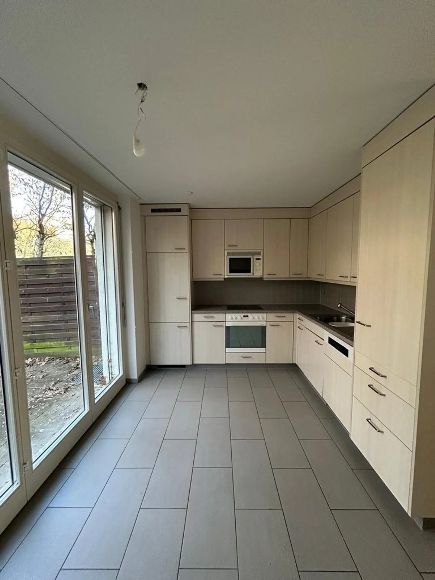Vivre dans la nature - Appartement spacieux de 4,5 pièces avec terrasse de jardin - Photo 12 sur 12