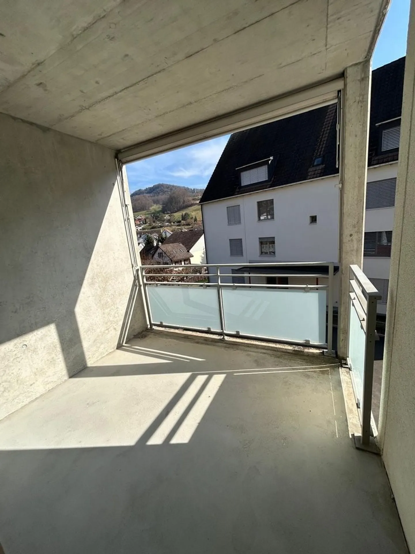Vivre dans la nature - Appartement spacieux de 4,5 pièces avec terrasse de jardin - Photo 9 sur 12