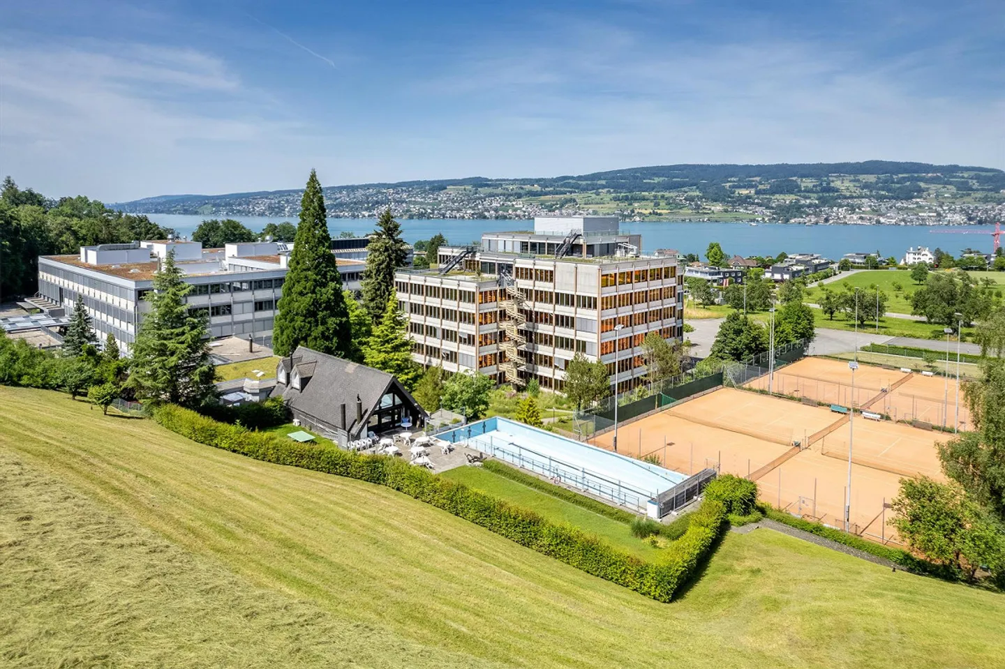 Unique Single-Family Home on the Campus in Horgen - Photo 1 of 2