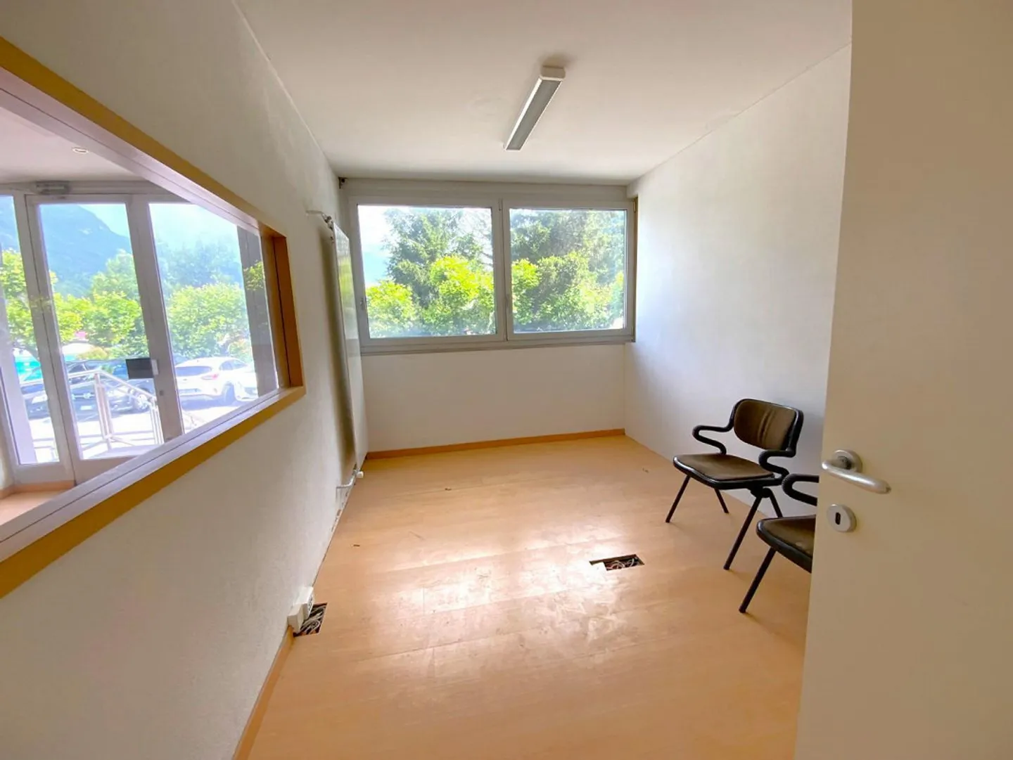 Mendrisiotto - 10 Minuten von der Grenze zu Chiasso - Büroräume /Au... - Foto 1 von 13