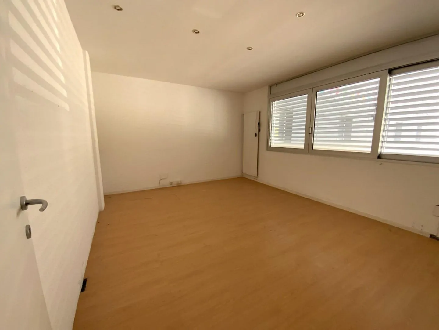 Mendrisiotto - 10 Minuten von der Grenze zu Chiasso - Büroräume /Au... - Foto 5 von 13