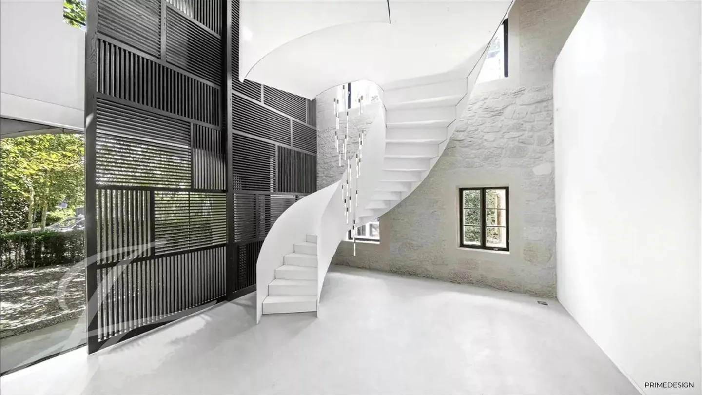 10-room House - Photo 2 of 13