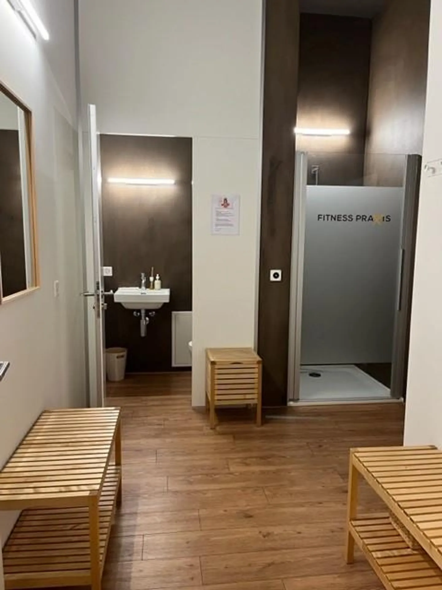 Studio commerciale moderno in un quartiere alla moda emergente - Foto 4 di 7