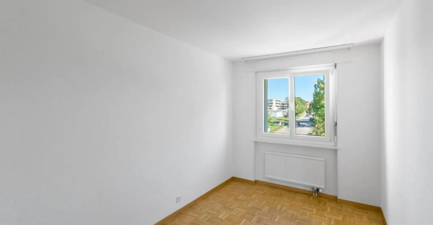 Charming Apartment Near Schools - Photo 5 of 7
