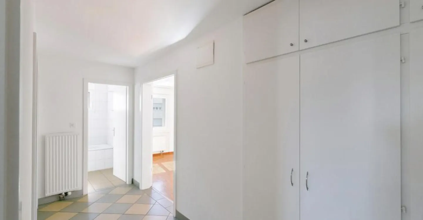 Charming Apartment Near Schools - Photo 6 of 7