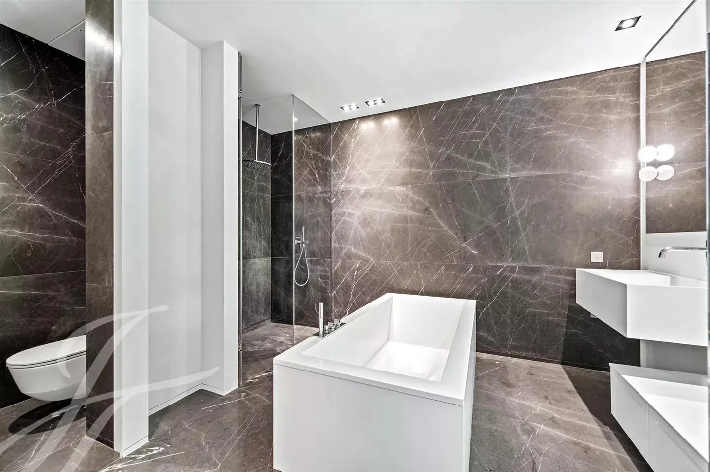 10-room House - Photo 10 of 13