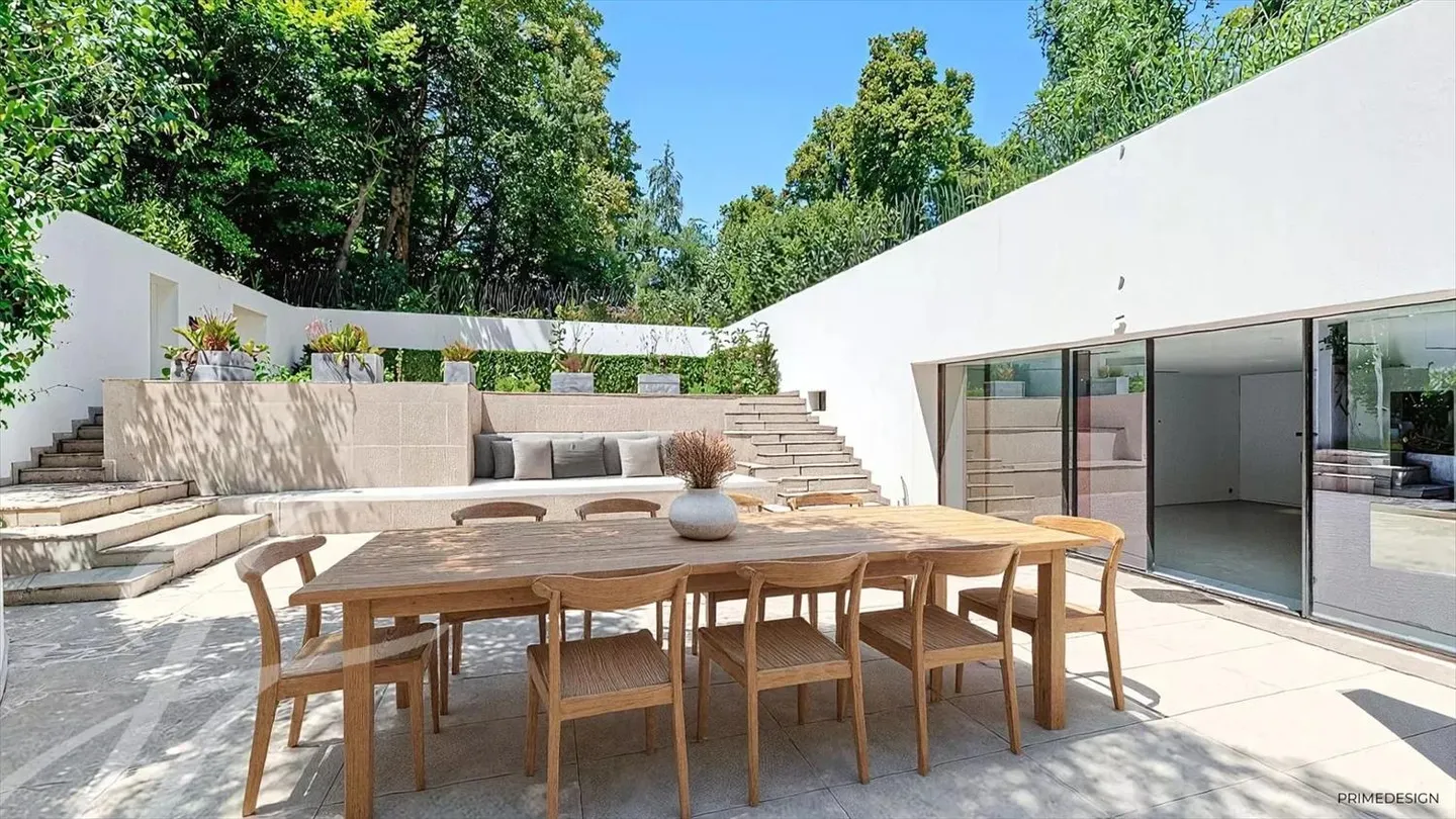 10-room House - Photo 11 of 13