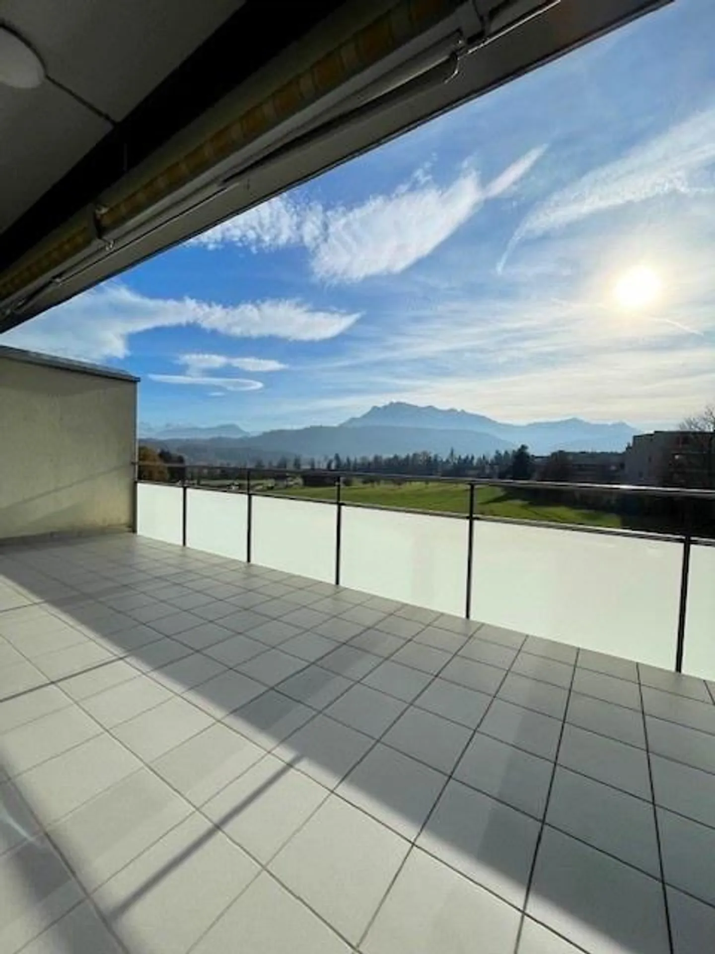 Appartamento attico attraente di 3,5 locali con grande terrazza e vista panoramica - Foto 1 di 4
