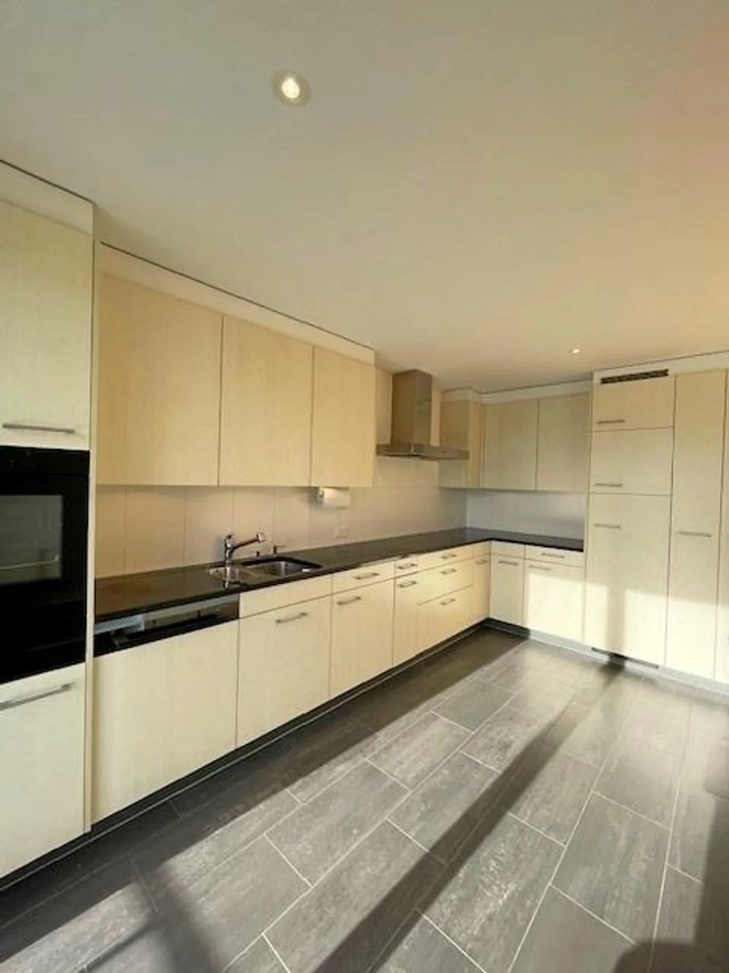 Appartamento attico attraente di 3,5 locali con grande terrazza e vista panoramica - Foto 4 di 4