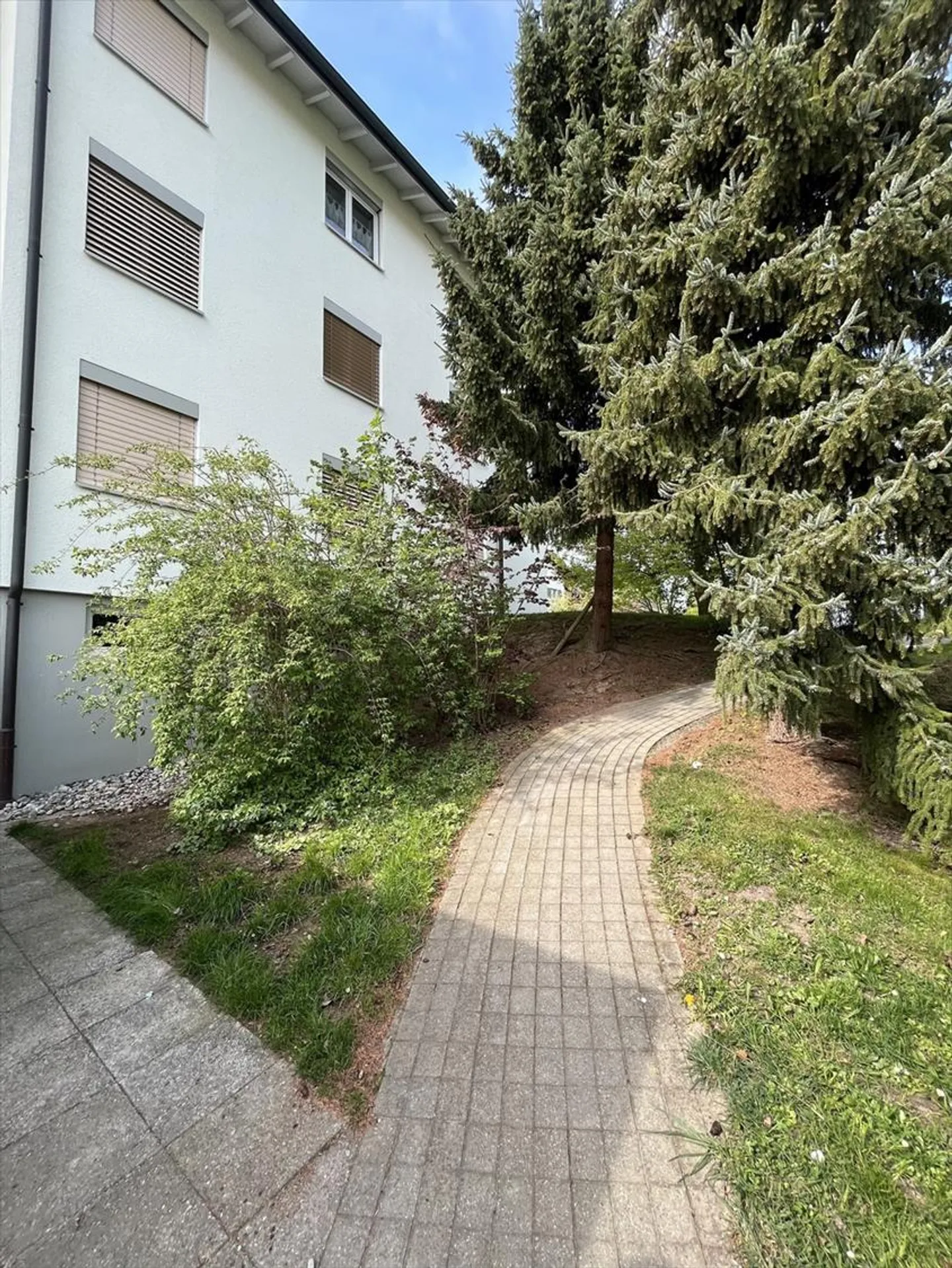 Bellissimo appartamento ristrutturato con 4,5 stanze e giardino - Foto 3 di 4