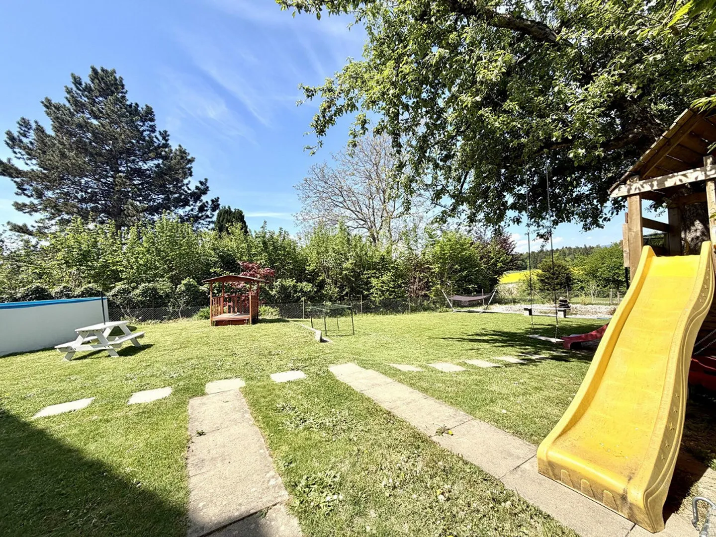 Familienfreundliches Reihenhaus mit Garten - Foto 2 von 8