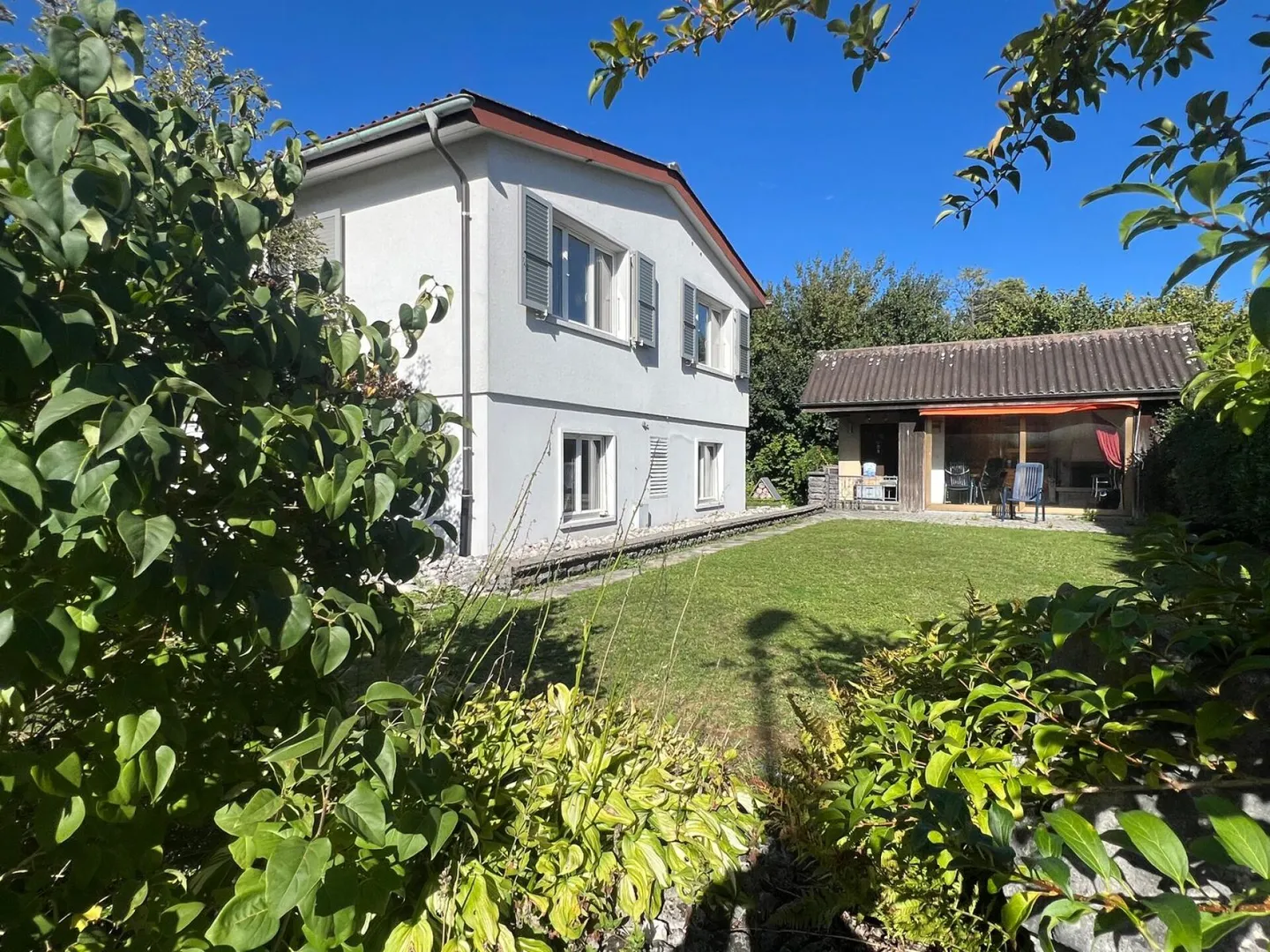 Ein Zuhause zum Verlieben - Modernisiertes Einfamilienhaus in Derendingen direkt am Bach! - Photo 1 of 21