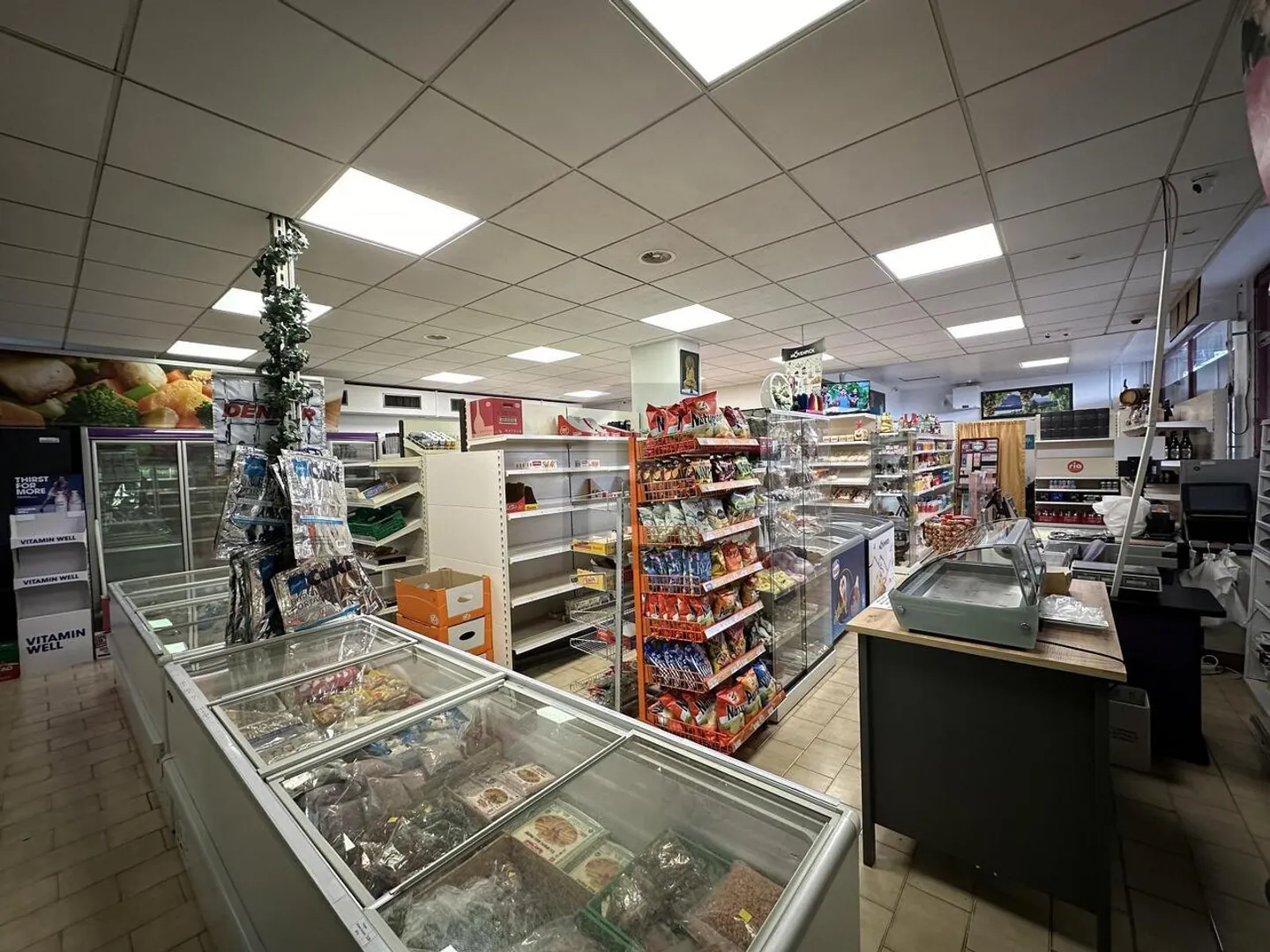 SUPER NEGOZIO ALIMENTARE A THÔNEX! - Foto 1 di 3