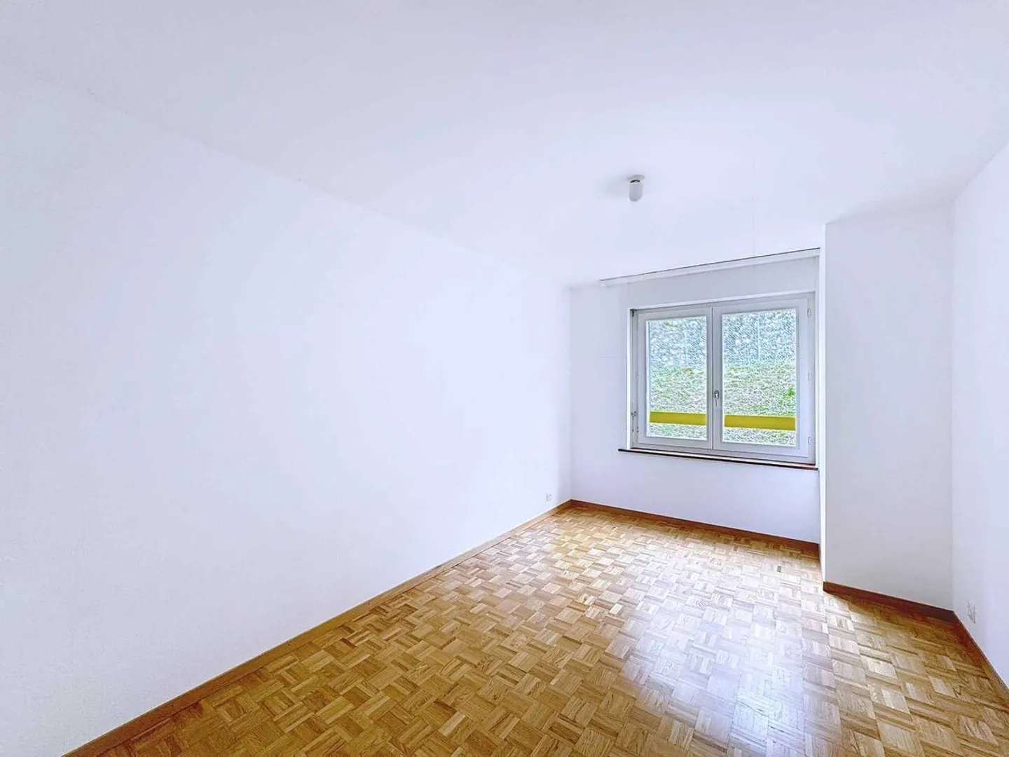 Spacious 3.5 rooms on 1 level of 79 m2 + large balcony - Photo 7 of 10