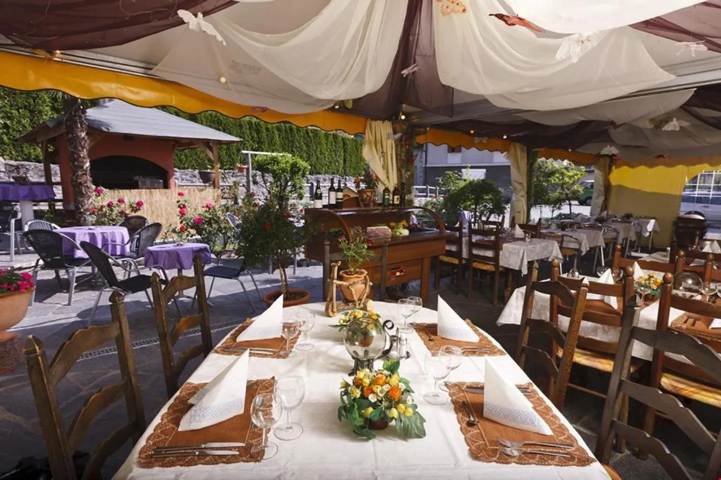 Small Guesthouse with Restaurant - Photo 1 of 13
