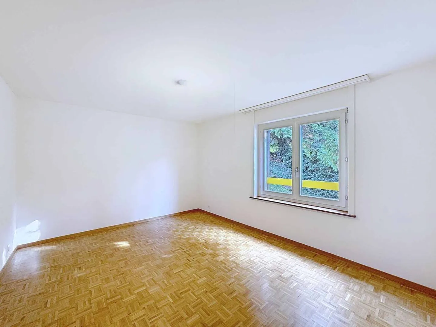 Spacious 3.5 rooms on 1 level of 79 m2 + large balcony - Photo 9 of 10