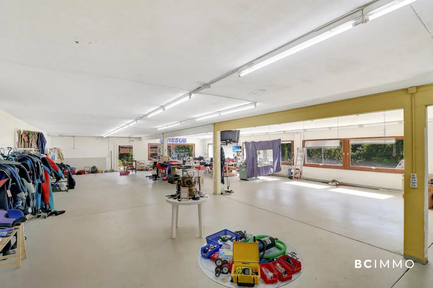 Großer Verkaufsraum - Foto 2 von 8