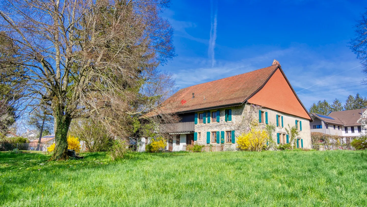 Sehr schönes Waadtländer Bauernhaus mit 6,5 Zimmern, Scheune und großem Grundstück! - Foto 1 von 9