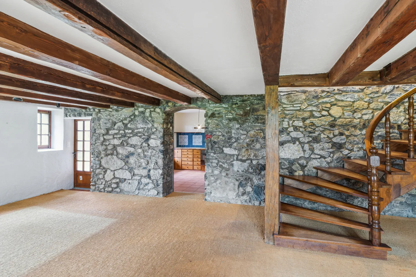 Sehr schönes Waadtländer Bauernhaus mit 6,5 Zimmern, Scheune und großem Grundstück! - Foto 4 von 9