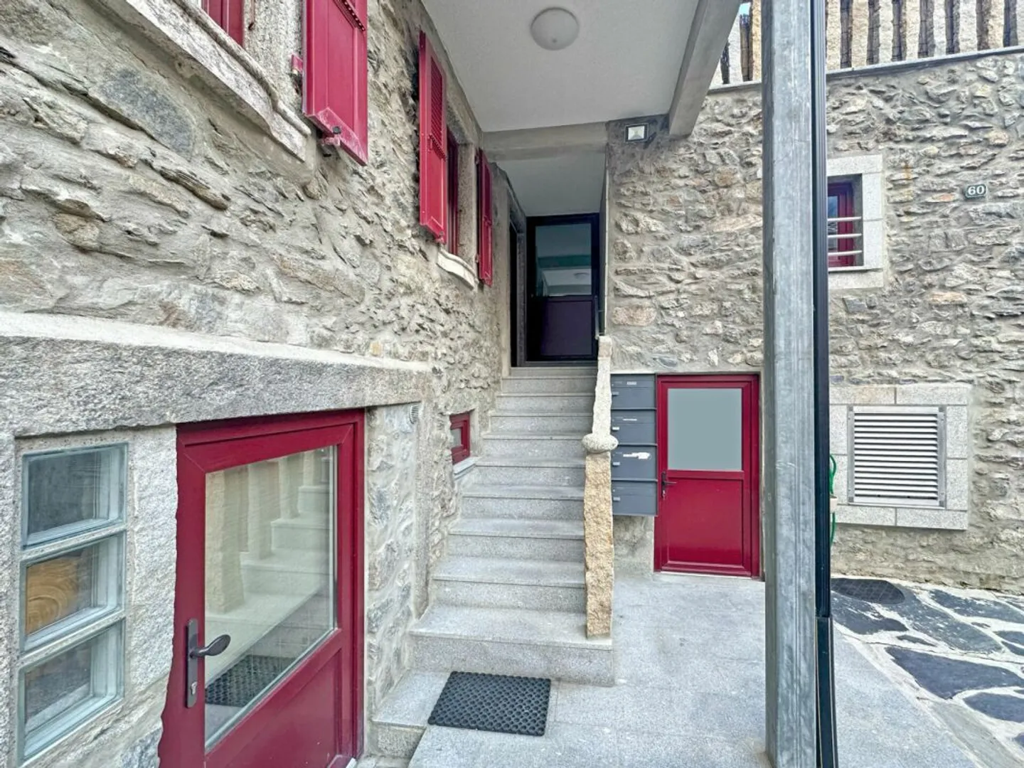 Edificio con 4 appartamenti - Foto 1 di 24