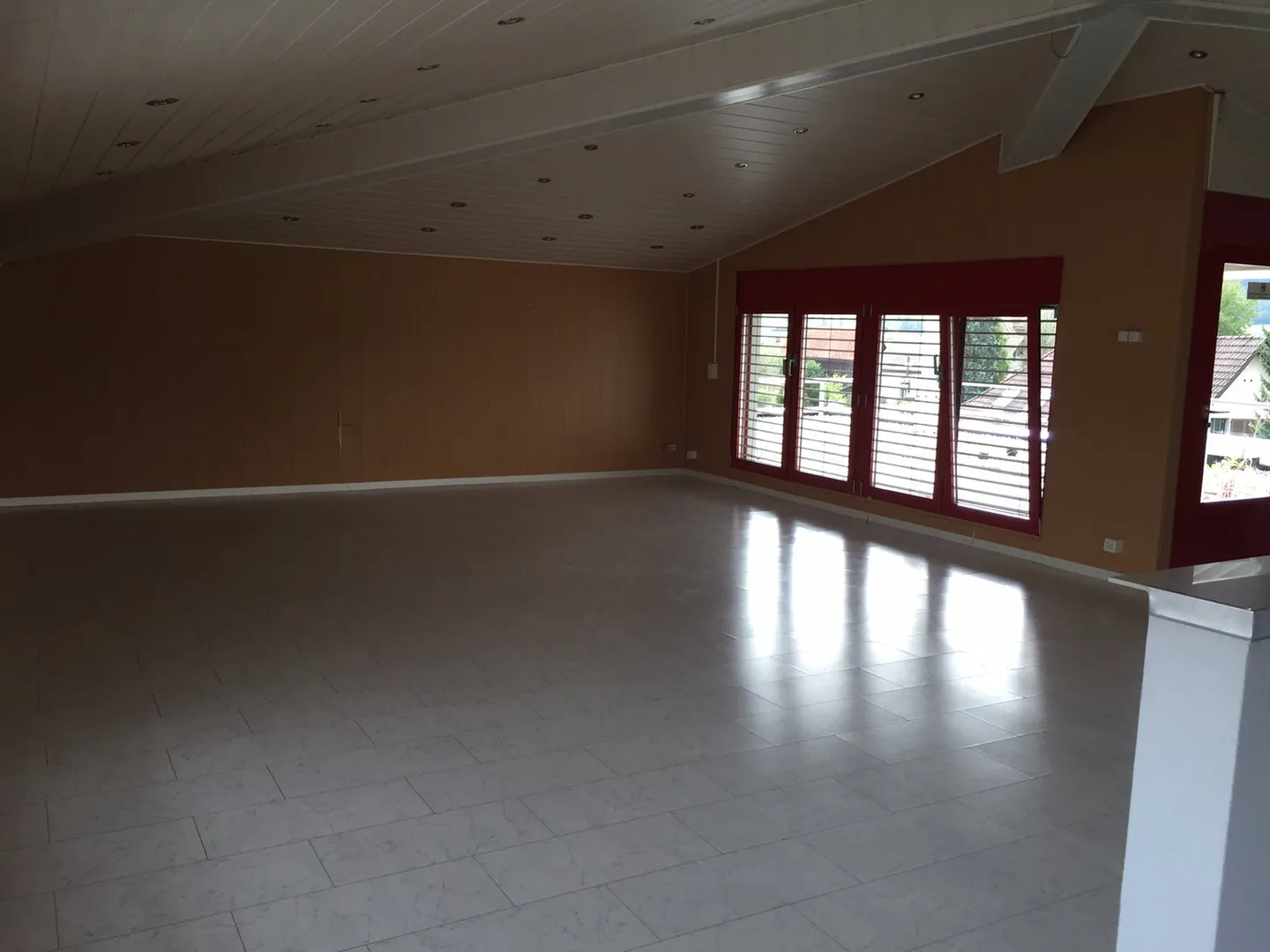 Large commercial space seeks creative pop-up businesses - Photo 8 of 9