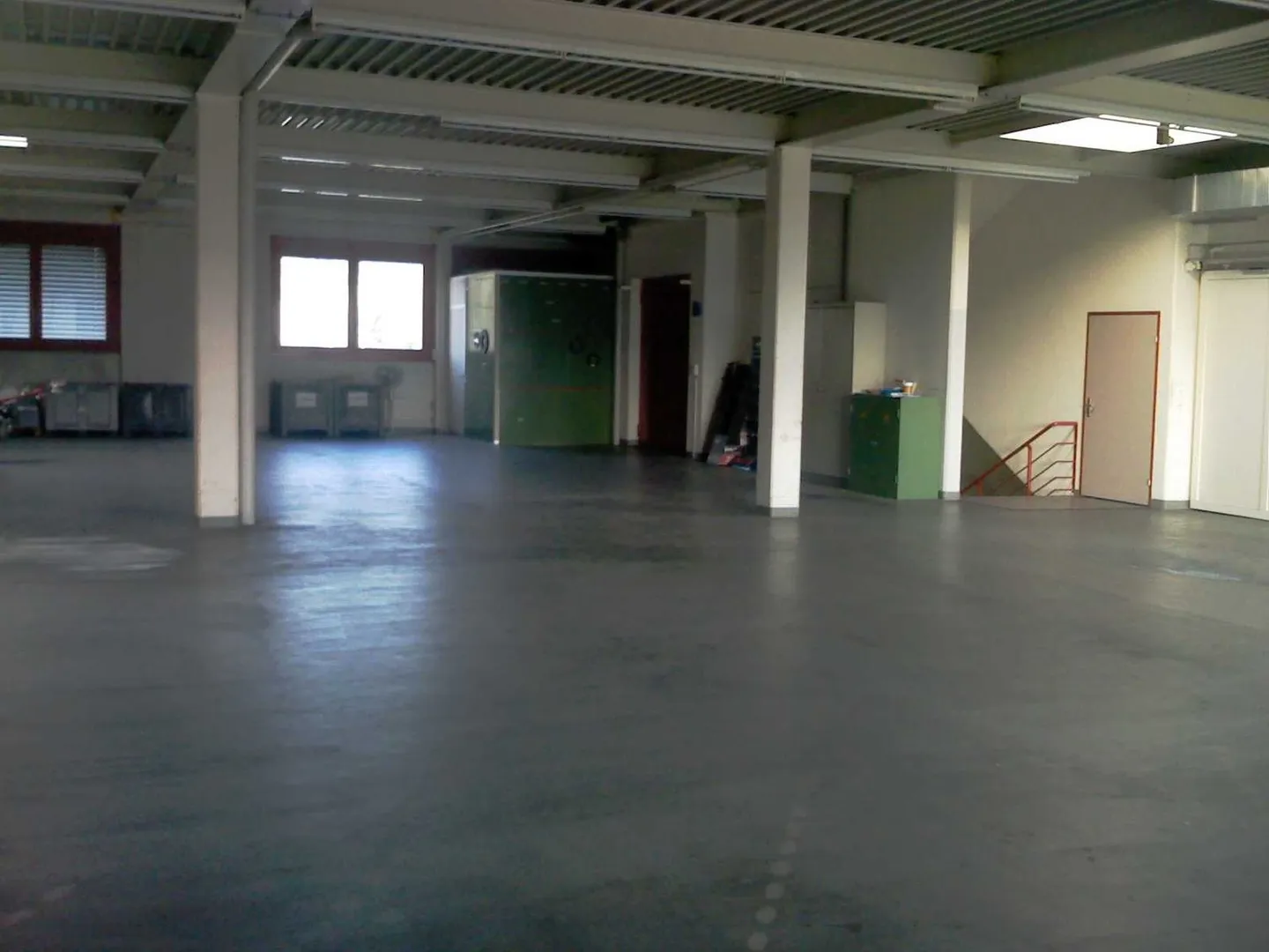 Large commercial space seeks creative pop-up businesses - Photo 5 of 9