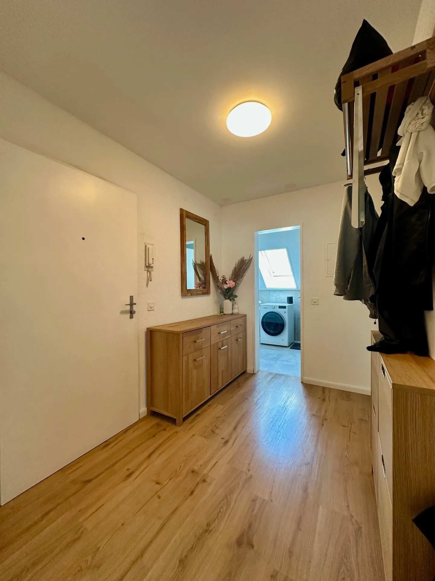 Attico 3.5 camere modernizzato con terrazza vetrata e garage - Foto 2 di 15