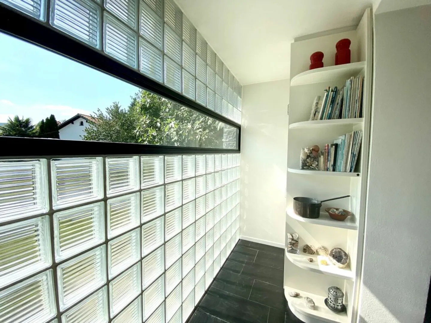 Single-family house with garden and garage - Photo 8 of 13