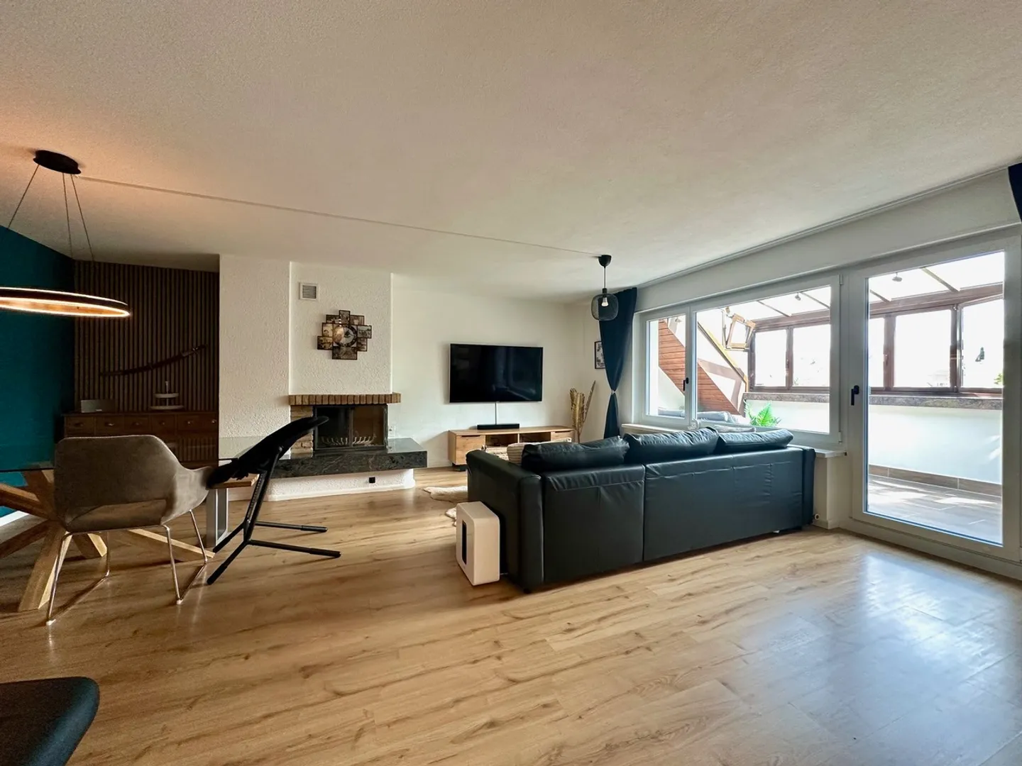 Attico 3.5 camere modernizzato con terrazza vetrata e garage - Foto 3 di 15