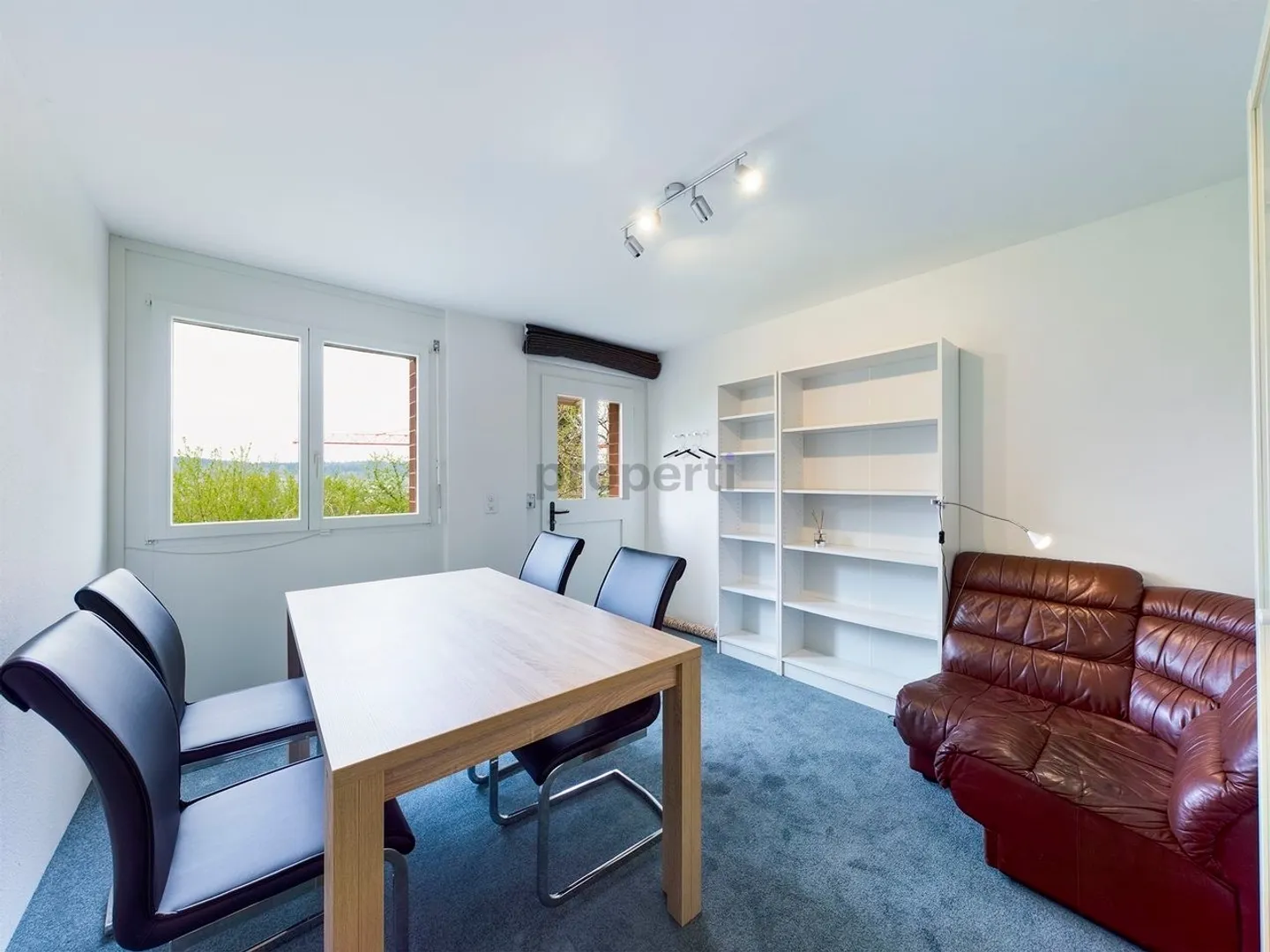 Il suffit d'emménager et de se sentir bien - appartement meublé avec service complet - Photo 4 sur 7