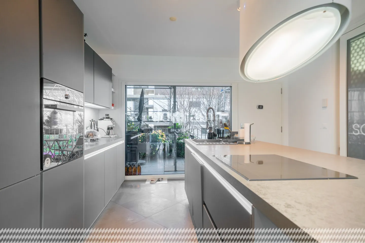 Apartment with 5.5 rooms in a triplex with a separate area - Photo 4 of 11