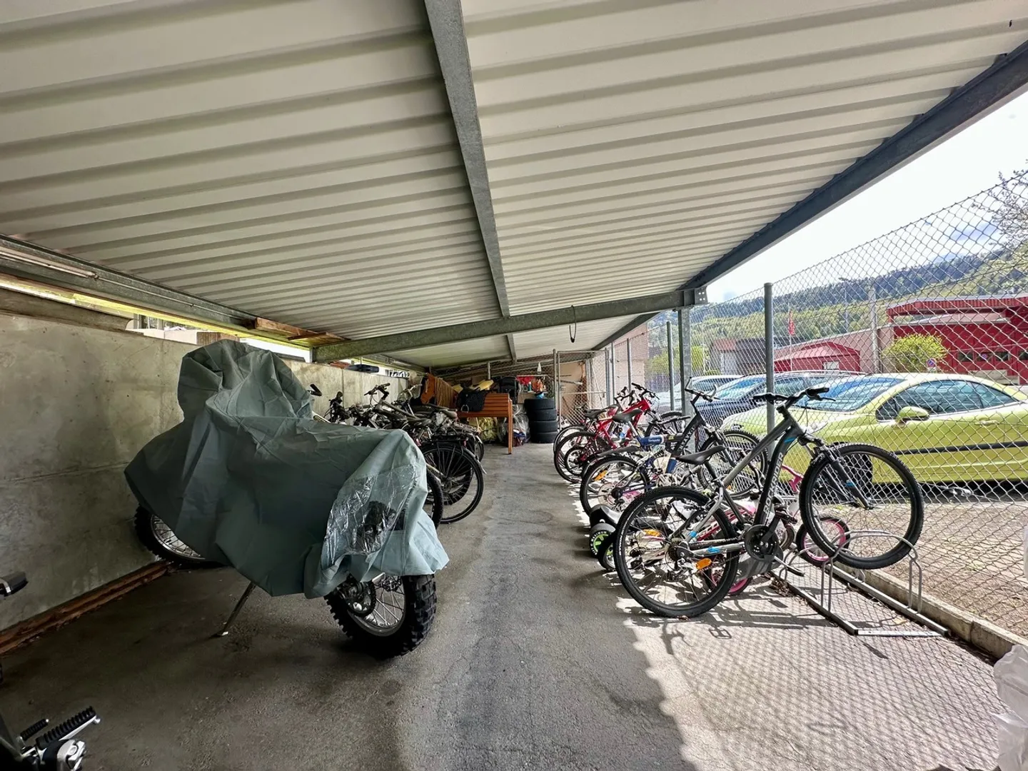 Attico 3.5 camere modernizzato con terrazza vetrata e garage - Foto 13 di 15