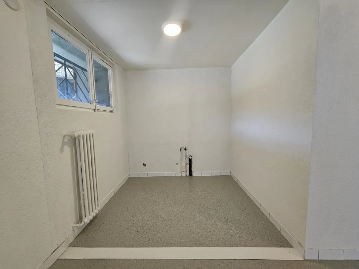 Versatile space, two steps from Renens train station - Photo 1 of 4