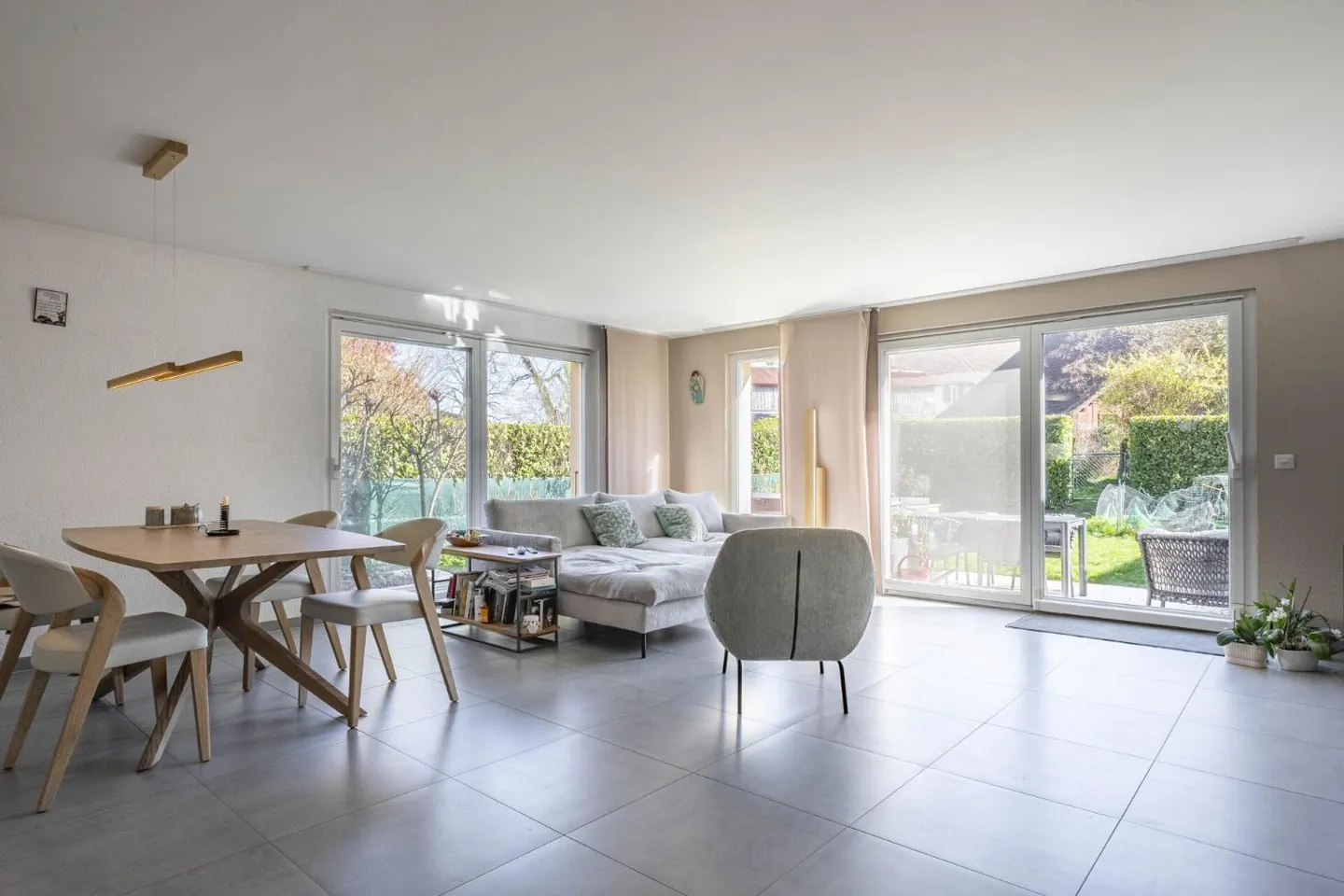 Doppelhaushälfte 5.5 Zimmer in Grens - Foto 2 von 12
