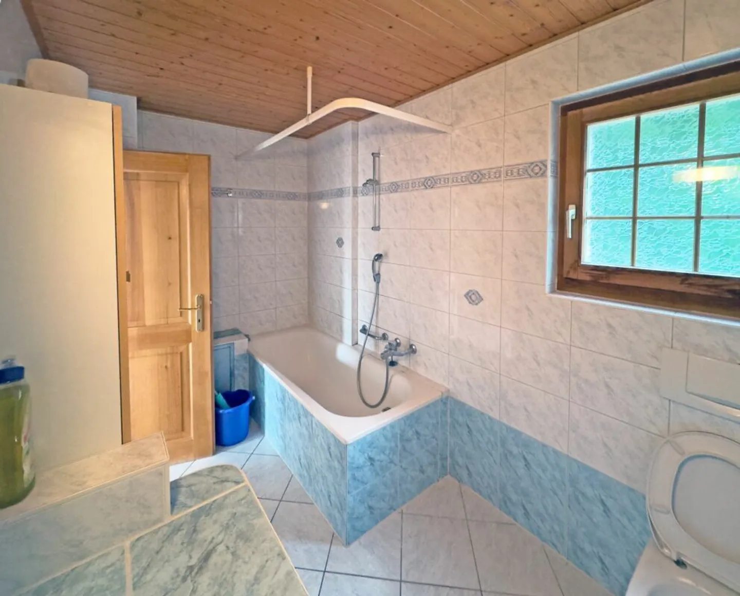 Chalet with 2 apartments of 3.5 rooms, rented. - Photo 11 of 20