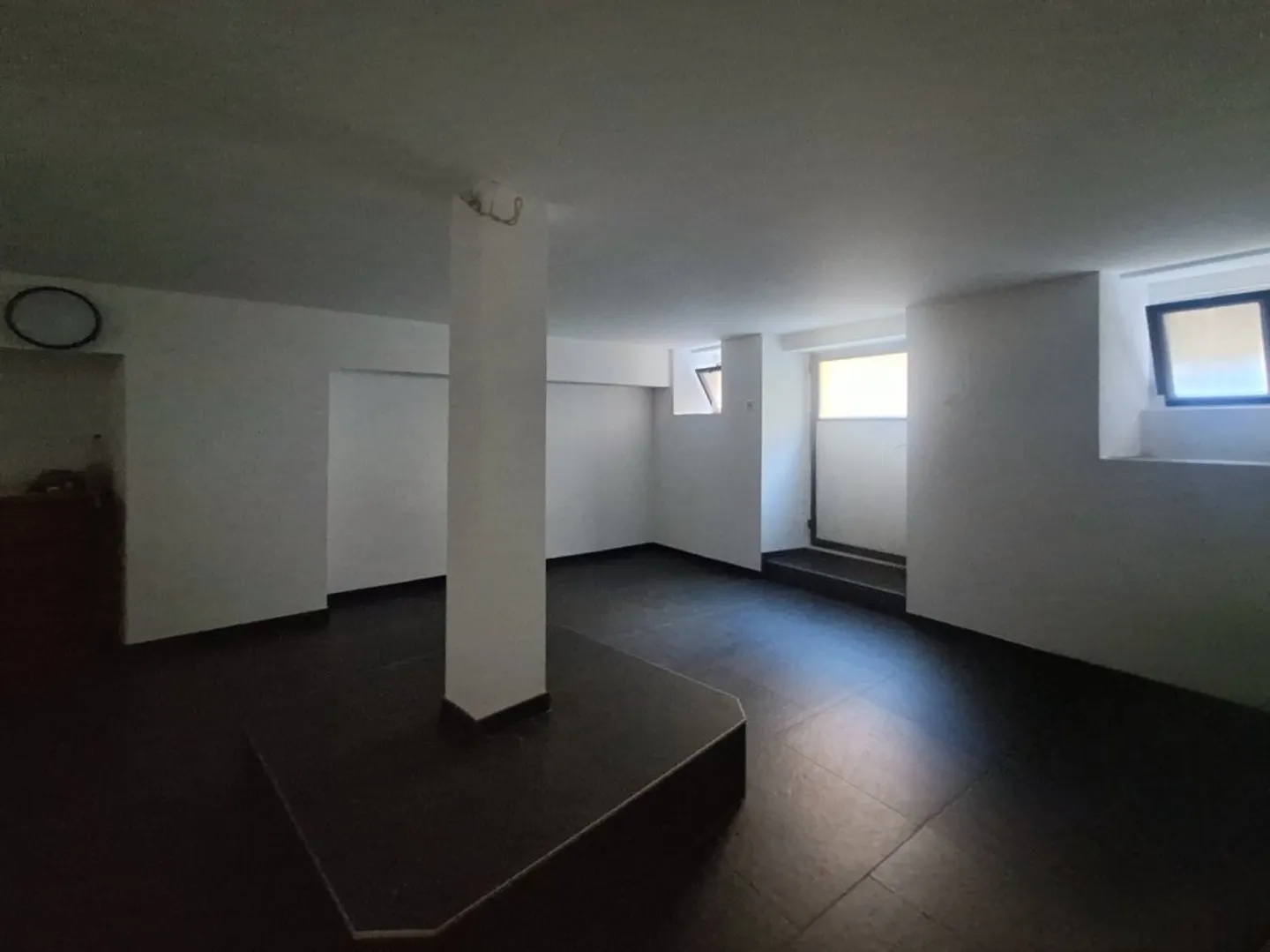 Raum mit WC und Küche zur Miete in St-Maurice - Foto 2 von 4